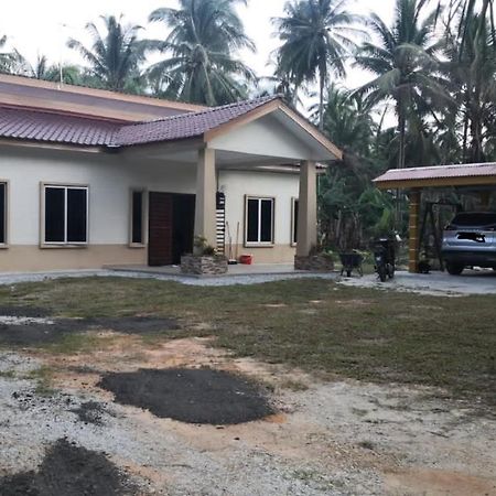 R & R Homestay Tanjung Karang Exterior photo